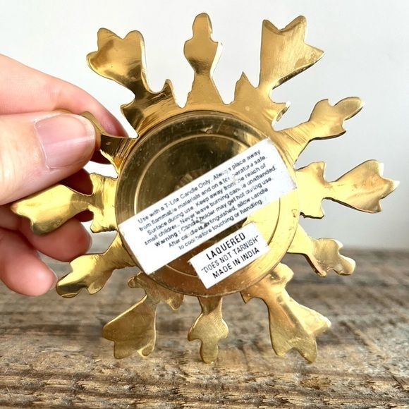 Brass snowflake votive candle holder - Picture 4 of 4